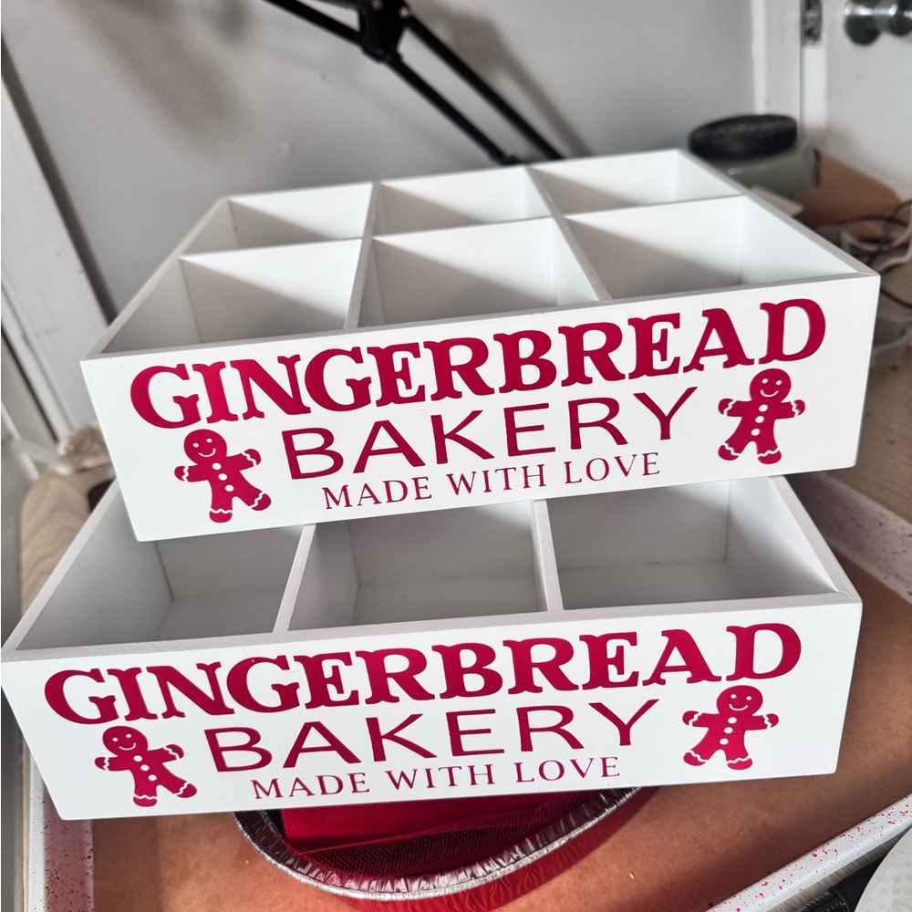 Gingerbread bakery tray bundle of 2new